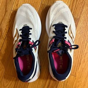 NIB Woman’s Saucony Guide 15 Sneakers